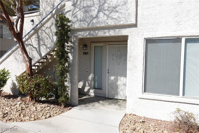 Building Photo - 3131 Key Largo Dr