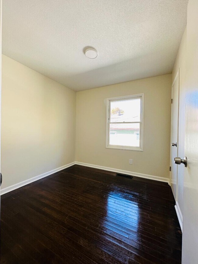 Building Photo - 4551 Lister Ave