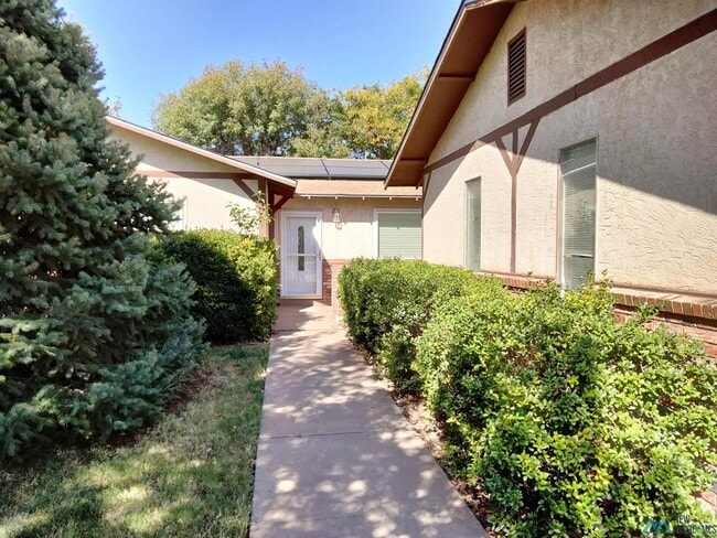 Building Photo - 1808 Arcineiga Dr