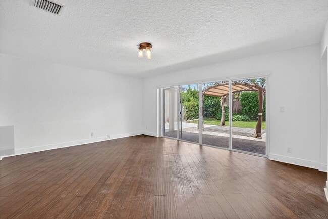 Building Photo - 6502 Brava Way