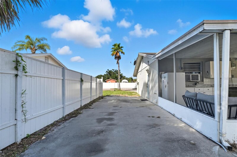 Building Photo - 7923 Woodvine Cir