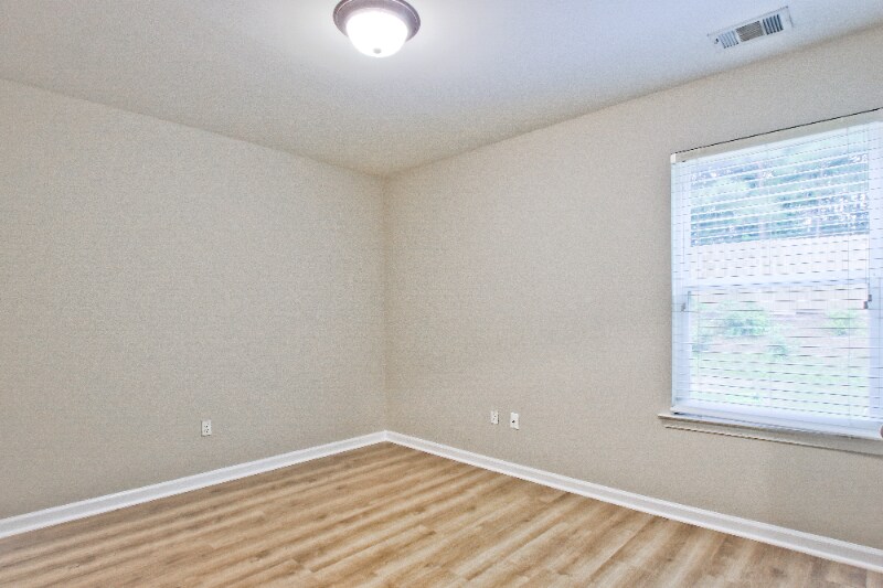 Building Photo - 462 Walnut Woods Dr