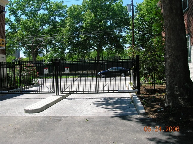 Building Photo - 734 North Terrace