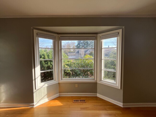 Building Photo - 4643 NE 38th Ave