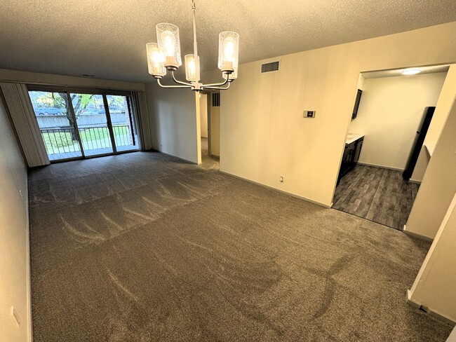 Building Photo - Colony Way Condo! Cable Included! All Bran...