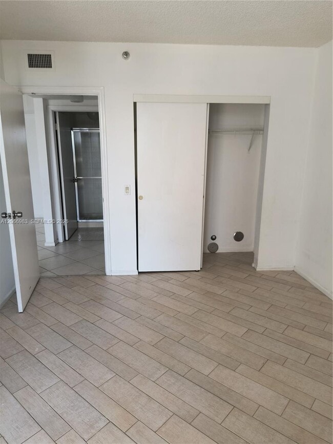 Building Photo - 3610 Yacht Club Dr