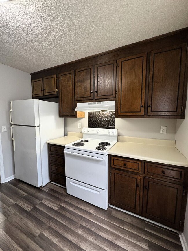 Building Photo - Move In Special: 1/2 Off 1st Month's Rent!