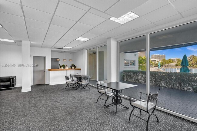 Building Photo - 9381 E Bay Harbor Dr