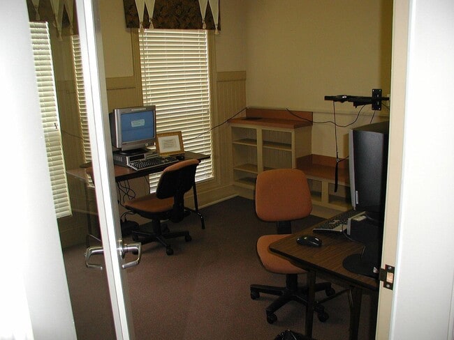 Building Photo - 2028 Alta Meadows Ln