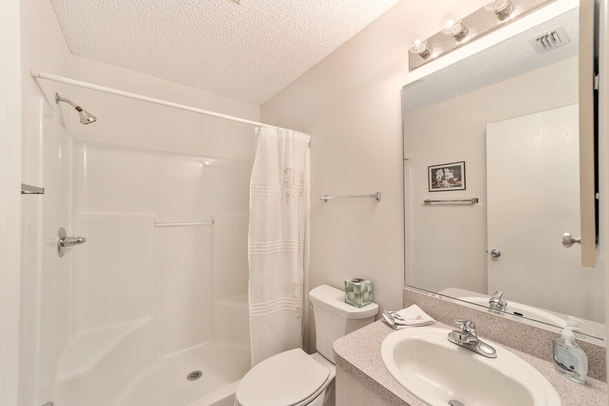 Bathroom off master bedroom - 8201 SE 169th Palownia Loop