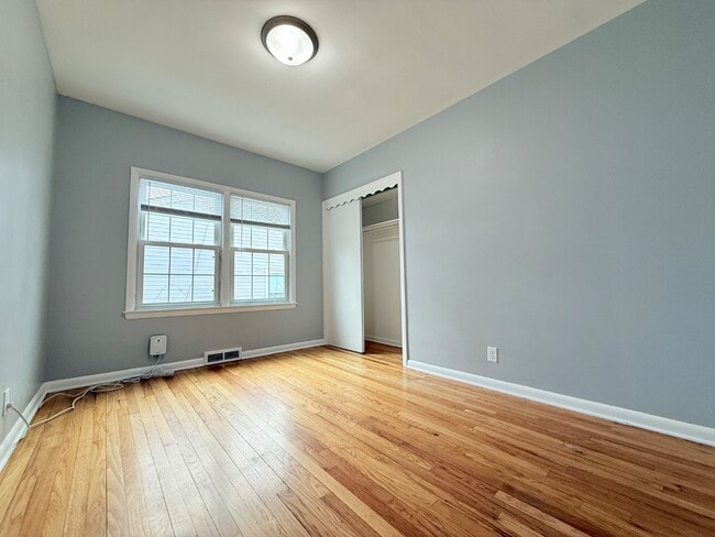 Building Photo - 1009 N 76th St
