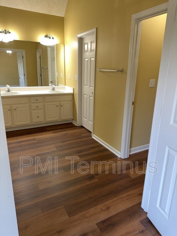 Building Photo - 6122 Farmwood Way SE
