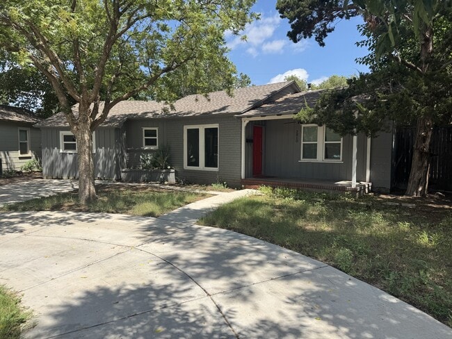 Primary Photo - 2810 27th St
