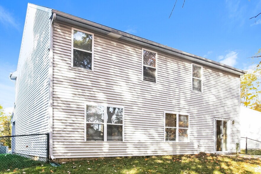 Building Photo - 5531 Fair Ridge Pl