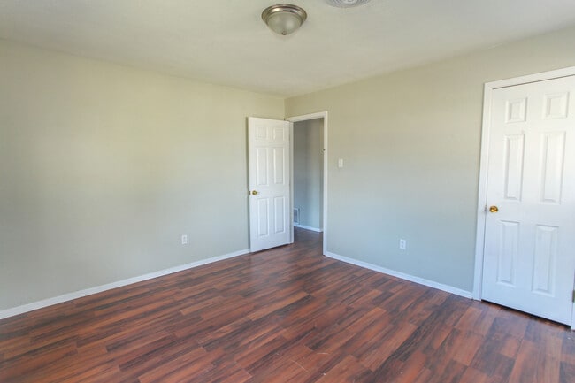 Building Photo - 1406 Goliad St