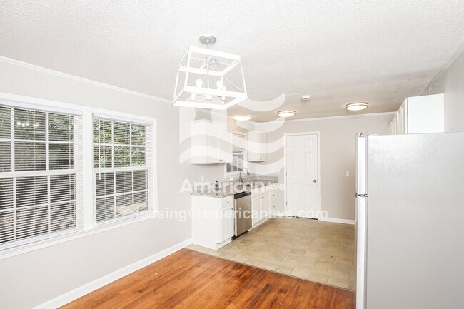 Building Photo - 1605 Edgemore Rd
