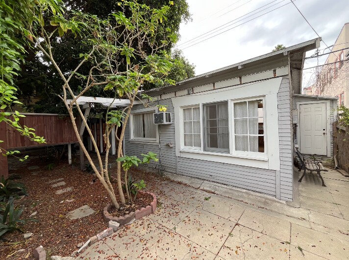 Building Photo - 523 S Coronado St