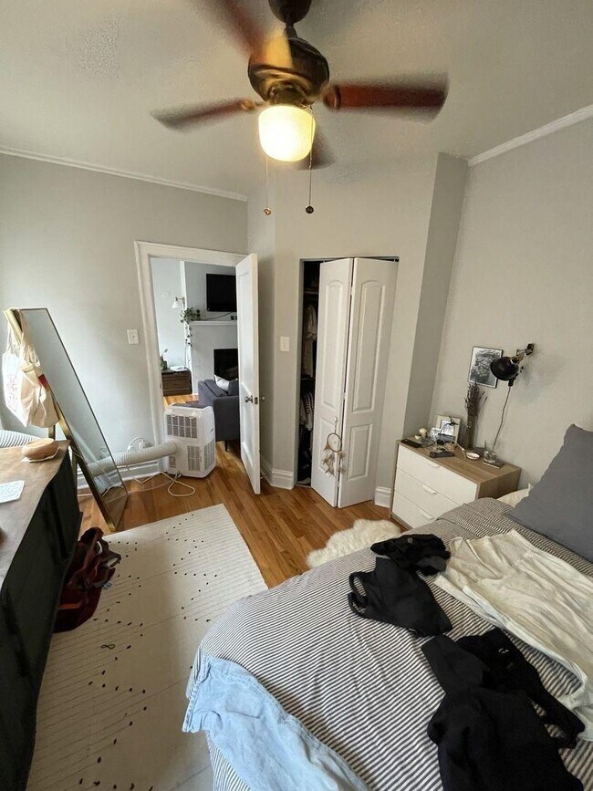 Building Photo - 1 bedroom in Chicago IL 60657