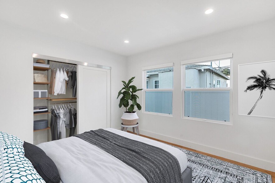 Interior Photo - 1022 Pacific St