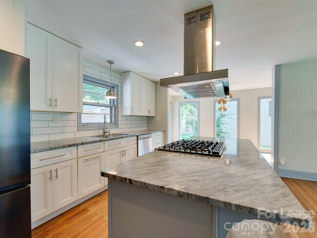 Building Photo - 3921 Sheffield Dr