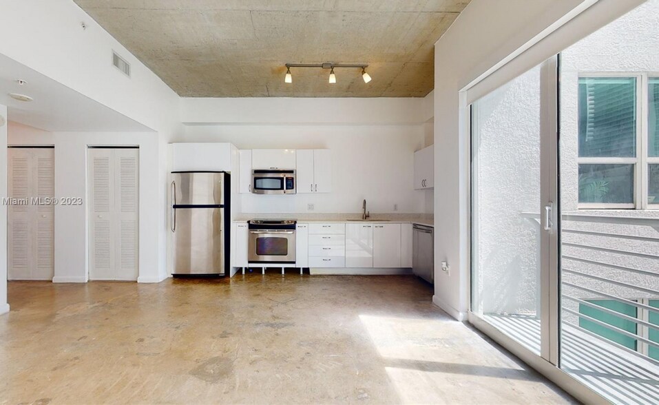 Building Photo - 133 NE 2nd Ave