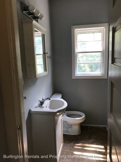 Building Photo - 515 E Davis St