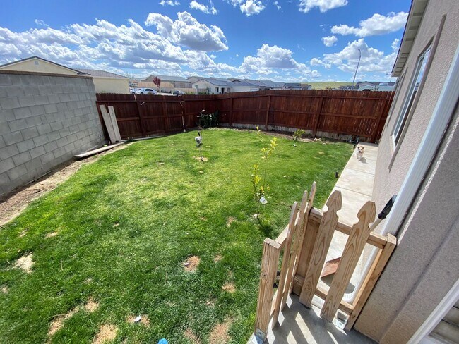 Building Photo - 4 Bed 2 Bath Home in NE Bakersfield!
