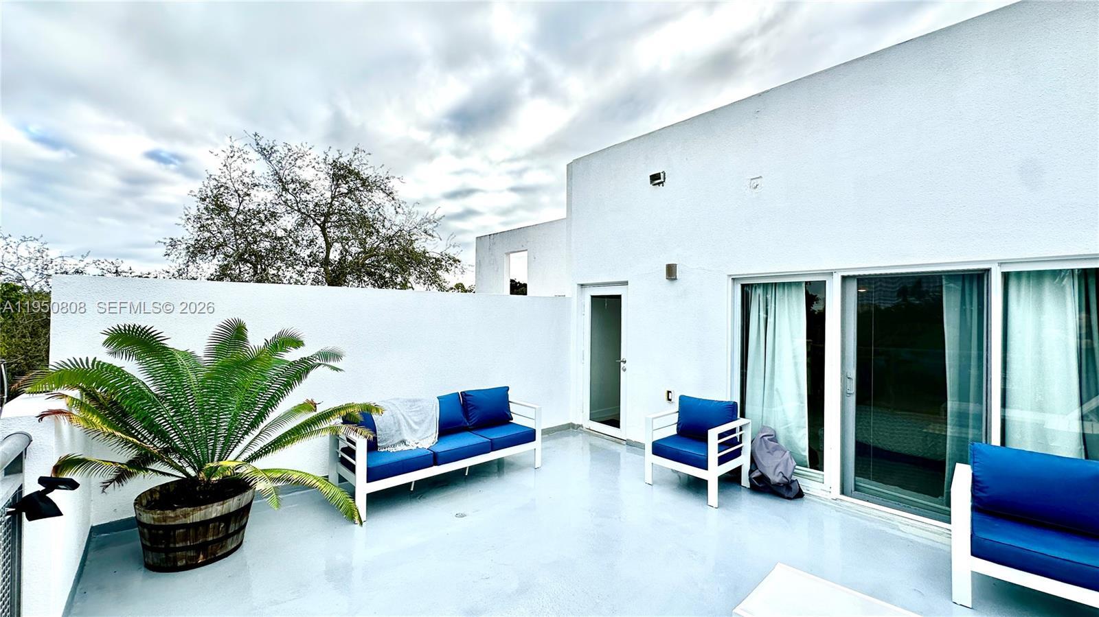 Building Photo - 814 NE 19th Ave