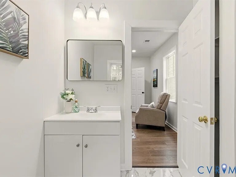 Building Photo - 724 Wilson St