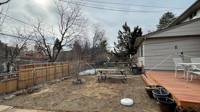 Building Photo - Spacious 4-Bedroom with Mountain Views & U...