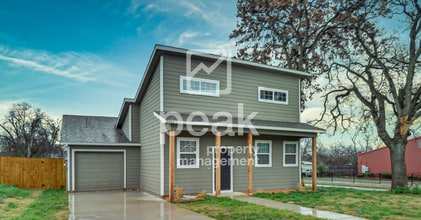 Building Photo - $1515! Beautiful Corner lot home in Fort Worth! Available NOW!