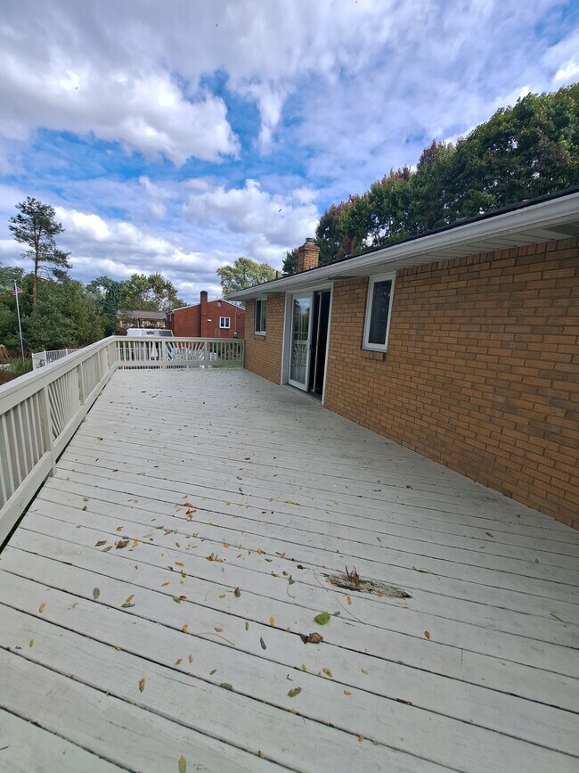 Building Photo - 517 Brinwood Ave