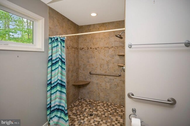 Building Photo - 130 Spring Wood Dr