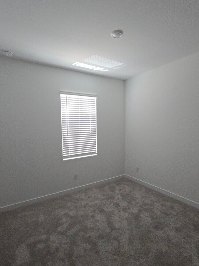 Building Photo - Newly built 3bed 2 bath townhome in mesa