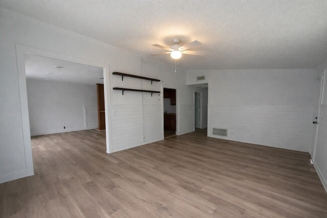 Building Photo - 7 Carol Ct