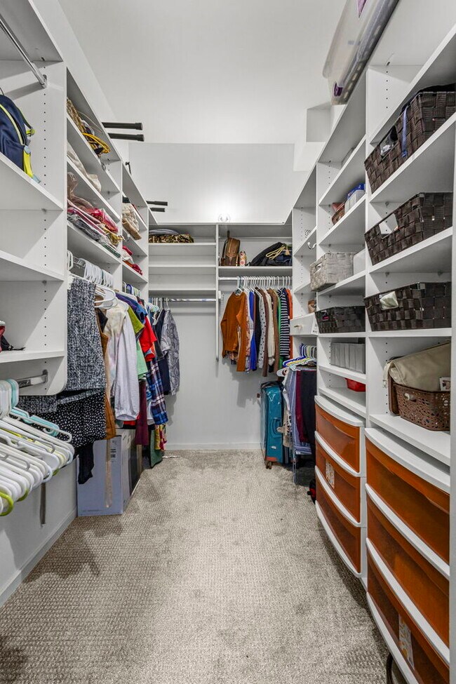 Building Photo - 130 S Canal St