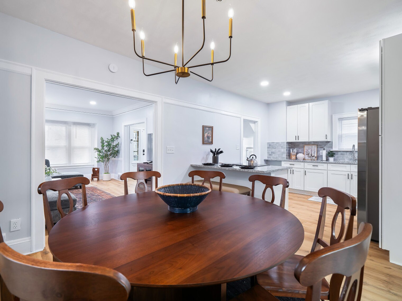 Building Photo - 2010 Chesterland Ave