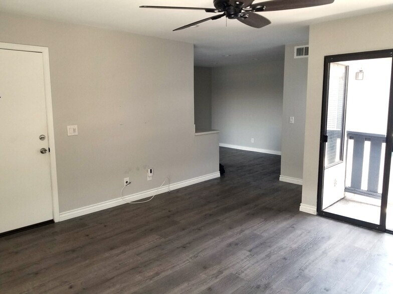 Living room - 3028 W Cheryllyn Ln