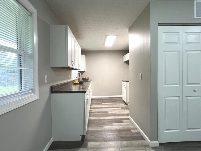 Building Photo - 77 Brookhaven Dr