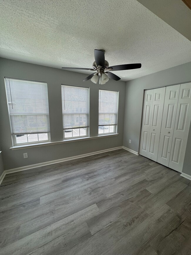 Building Photo - 8546 Hopkins Cir
