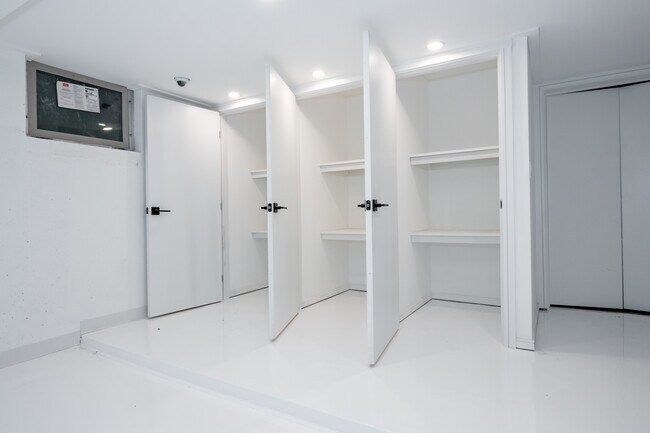 storage - 611 W 49th St