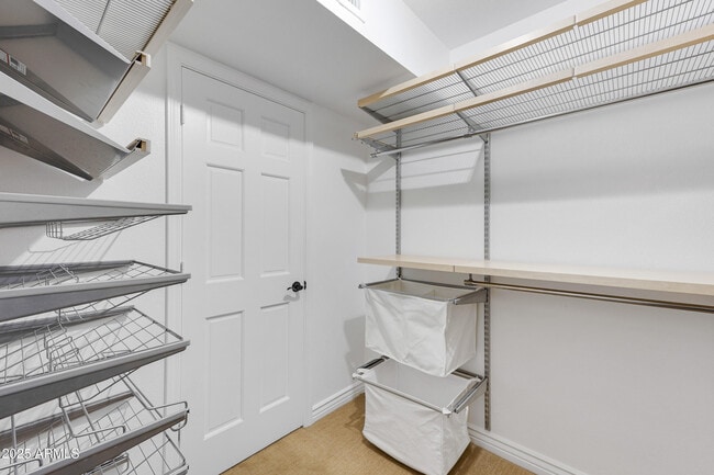 Building Photo - 5903 E Paradise Ln