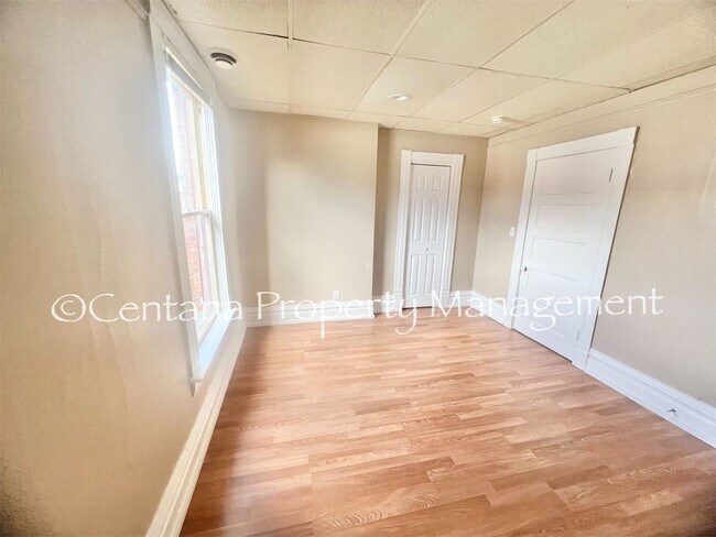 Building Photo - 646-648 S Montana