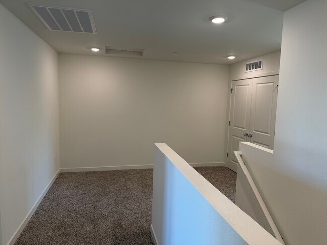 Building Photo - 831 Congaree Ln