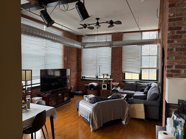 Building Photo - 160 Fremont St