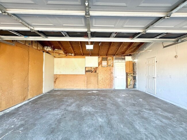 Building Photo - 18089 Capri St