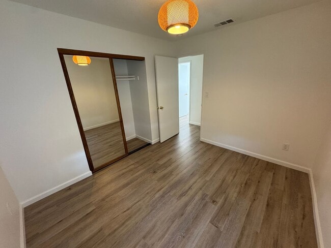 Building Photo - Livermore Single Story 3 BD / 2 BA, new pa...