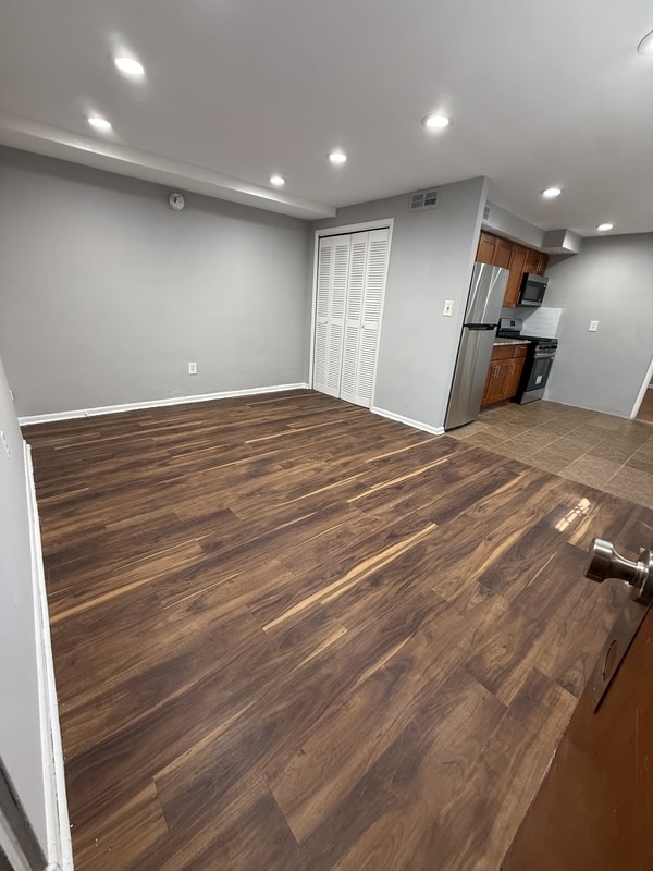 Building Photo - 4132 Longshore Ave