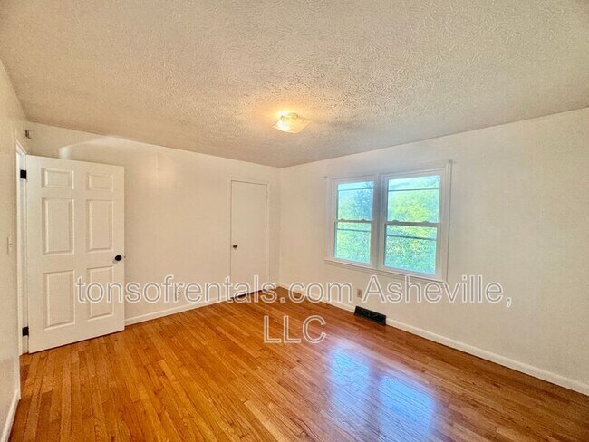 Building Photo - 1574 Lynn Rd
