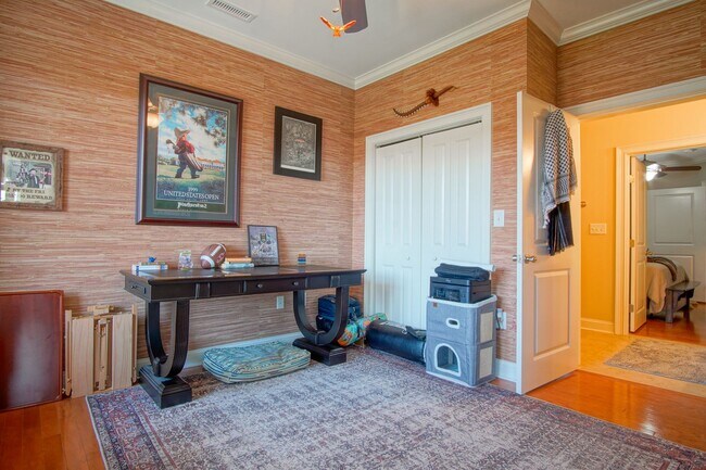 Building Photo - NEW LISTING!!!!!